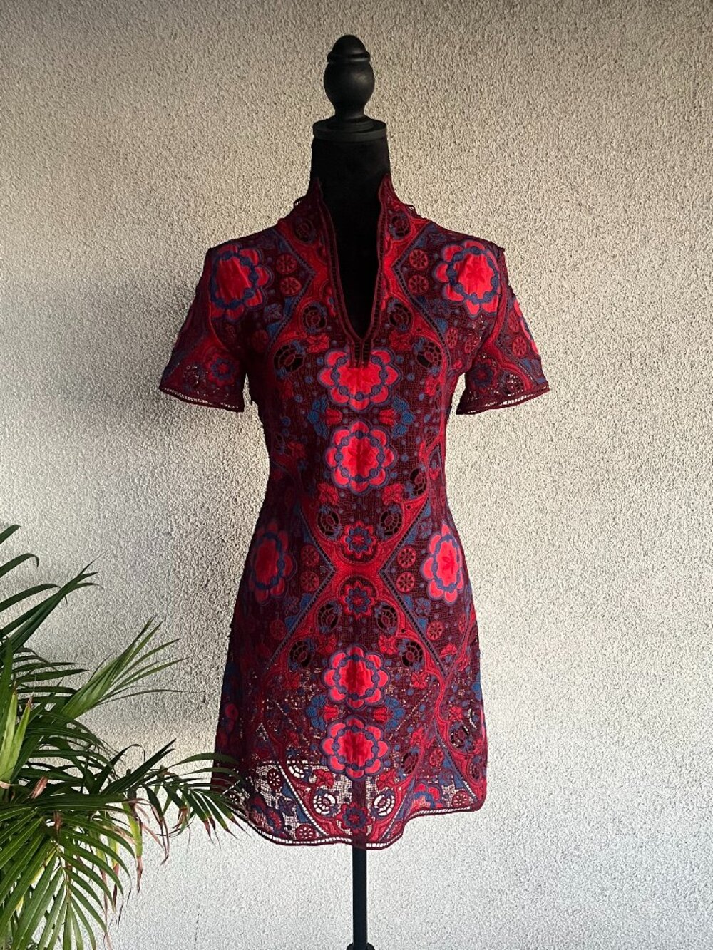 Red short-sleeve mini dress